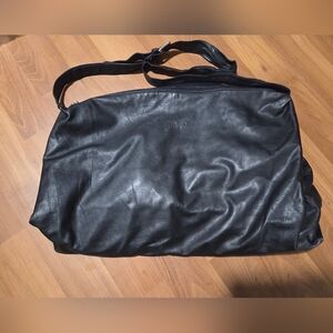 Elegant Black Leather Messenger Bag